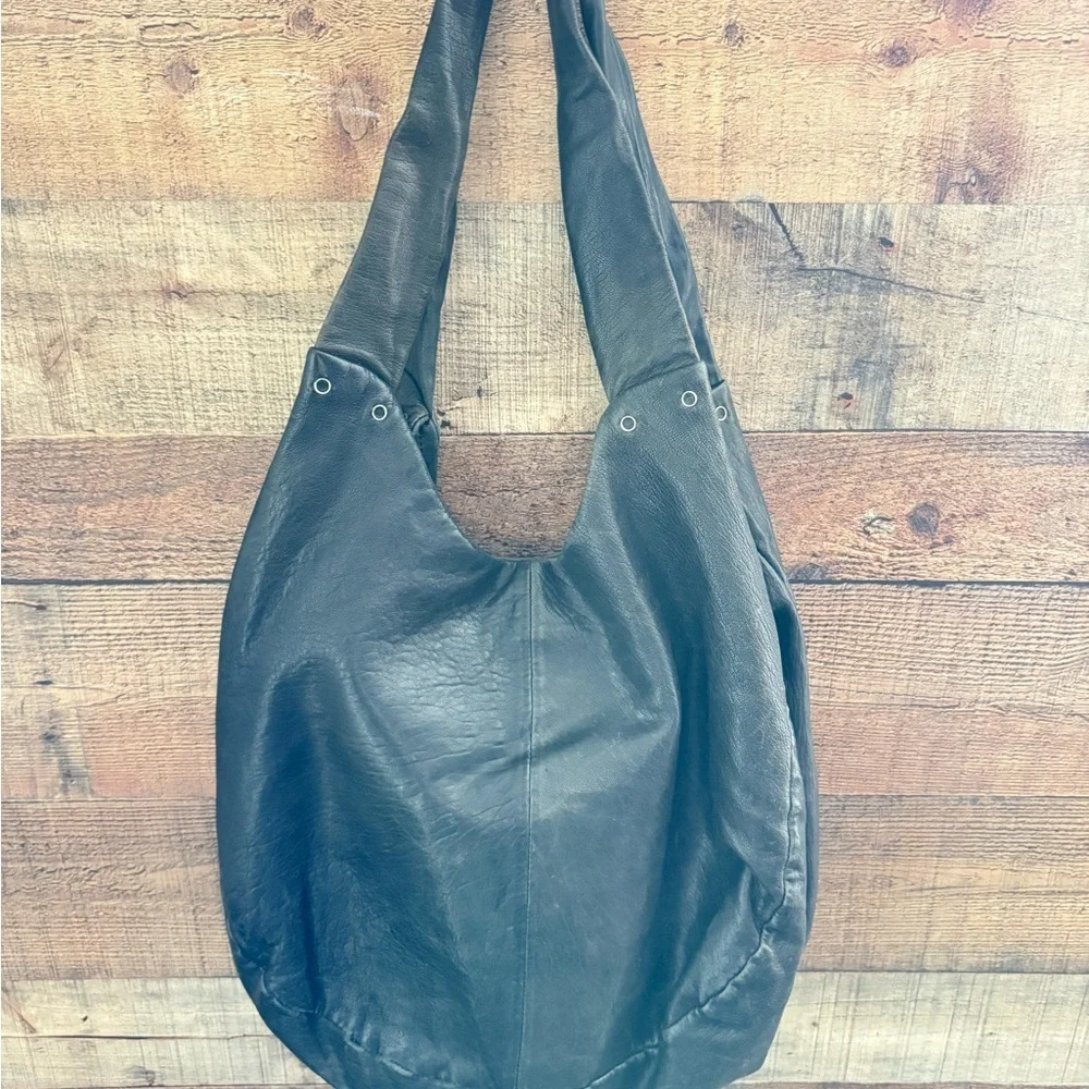 VTG Marc by Marc Jacobs Black Distressed Leather Shoulder Hobo